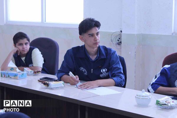 نشست صمیمی خبرنگاران پانا خراسان شمالی با مدیرکل آموزش و پرورش در روز خبرنگار
