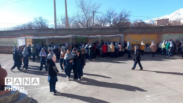 نمایشگاه بازارچه کسب و کار دانش‌آموزی در مدرسه شهید رجایی