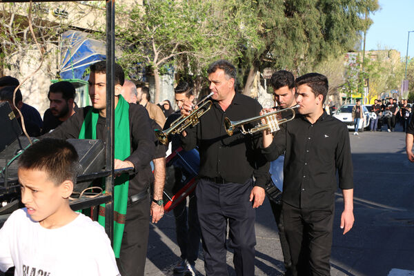 دسته عزاداری دانش‌آموزان دبیرستان هدایتی قم در سالروز شهادت امام علی(ع)