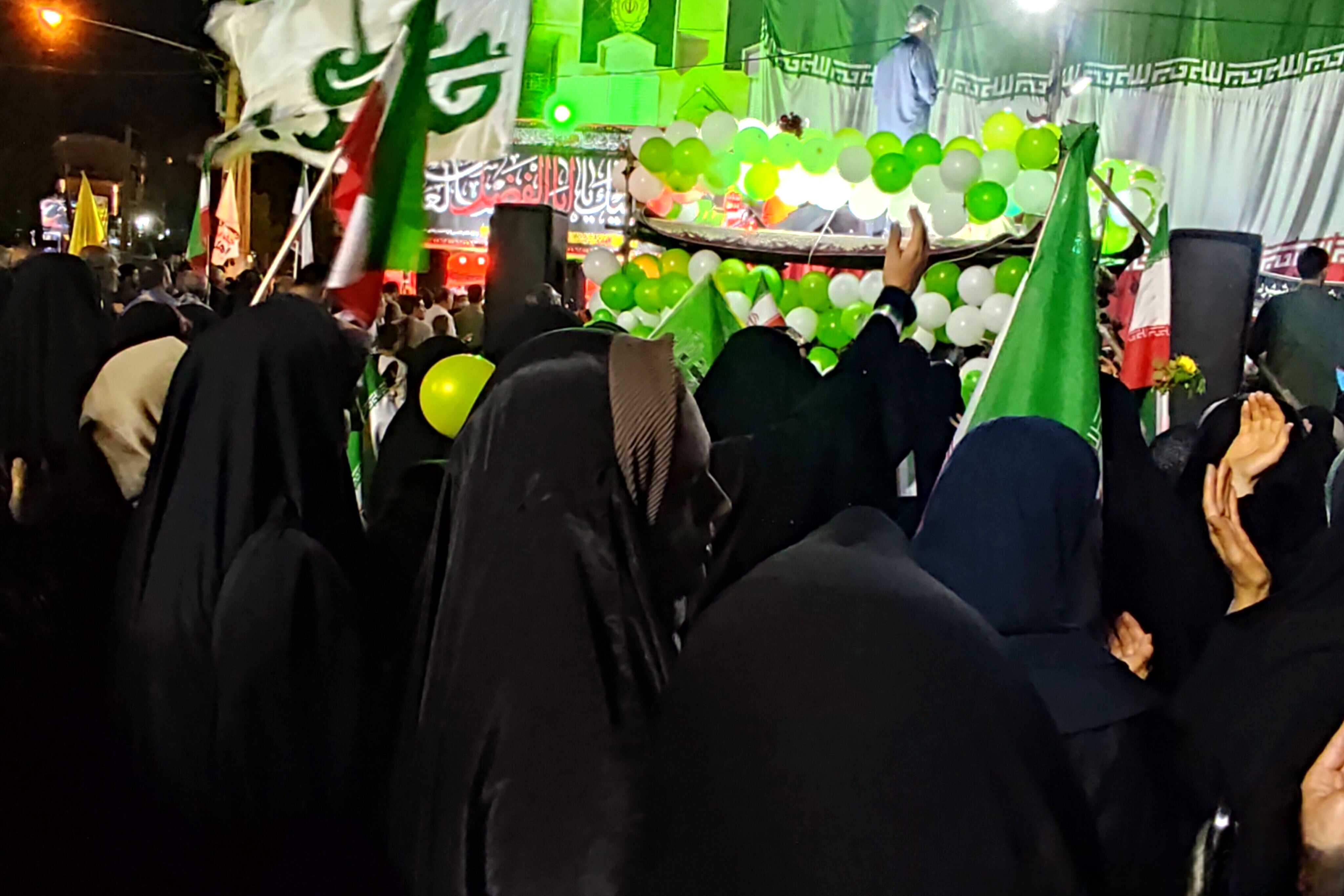 حماسه حضور مردم در جشن میلاد امام مهربانی ها