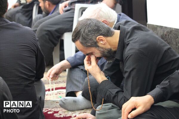 حضور خادمان حرم حضرت معصومه(س) در جمع مداحان و پیرغلامان حسینی