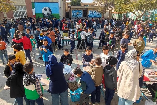 برگزاری بازارچه دانش‌آموزی در مدرسه شهدای فرهنگی شهرستان شیروان