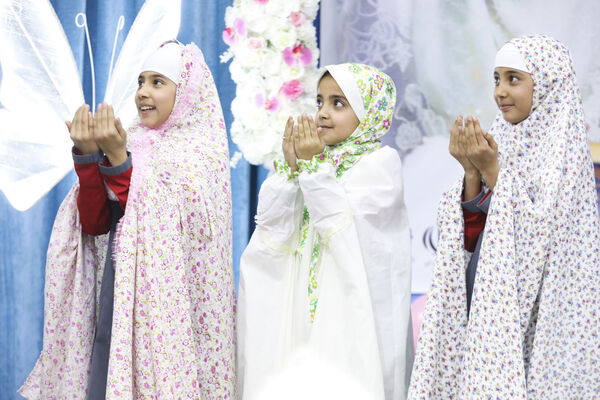 جشن تکلیف دختران در دفتر امام جمعه یزد