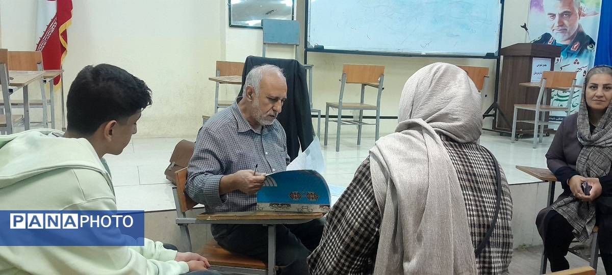 دیدار ماهانه اولیا با دبیران در شهیدستان انقلاب اسلامی ناحیه ۳ کرج