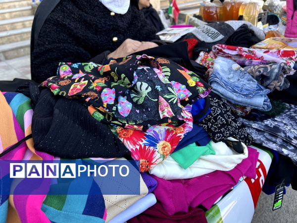 بازارچه دهه فجر در شهرک ینگی امام ساوجبلاغ 