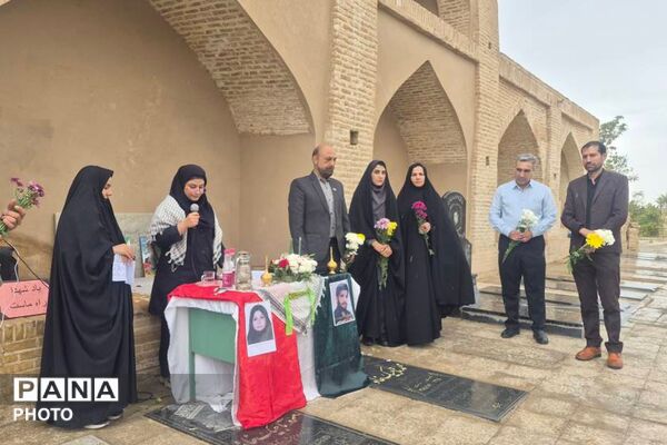 غبارروبی مزار شهدا و تجلیل از مقام والای خانواده‌های شهدا