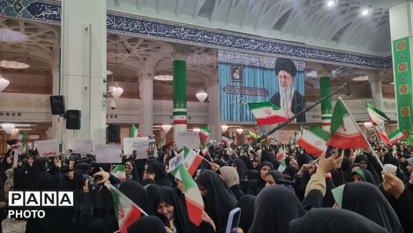 همایش دختران ایران در حرم بانوی کرامت