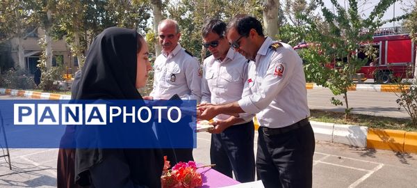  آموزش مهارت‌های اطفای حریق در دبیرستان نمونه محبوبه محبی نیشابور 