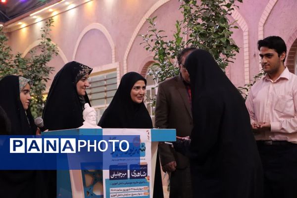 «محفل شهریور شعر» با حضور دانش‌آموزان یزدی