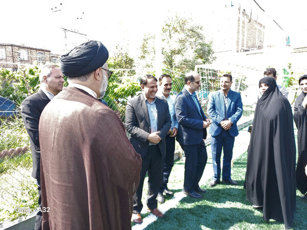 آیین افتتاح زمین چمن مدرسه بهار نور معرفت در قم