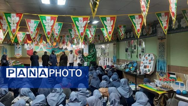جشن با شکوه انقلاب در دبیرستان فدک منطقه ۱۲