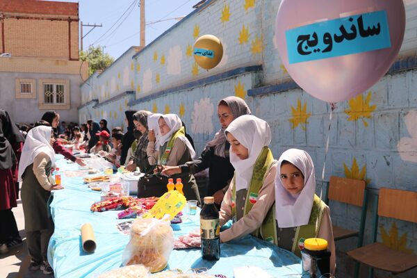 برپایی بازارچه تمام تشکلاتی در دبستان شهید ناصری
