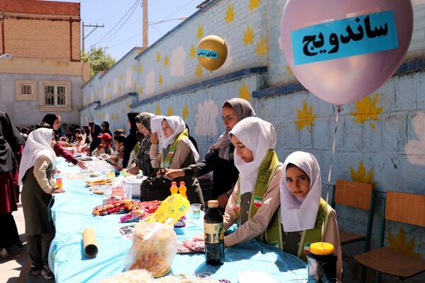 برپایی بازارچه تمام تشکلاتی در دبستان شهید ناصری