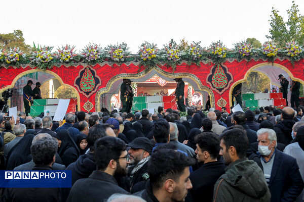 تشییع پیکر مطهر ۱۰۰ شهید گمنام