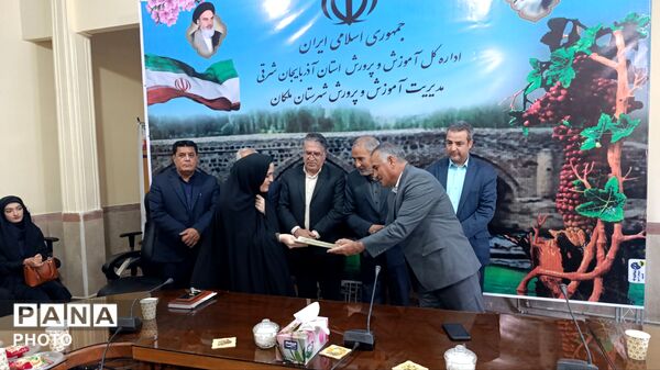تجلیل از دانش‌آموزان مقام‌آور جشنواره علمی و پژوهشی در ملکان