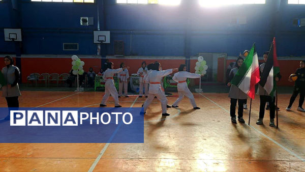 تقدیر از دختران برگزیده مسابقات ورزشی در شهر جعفریه قم