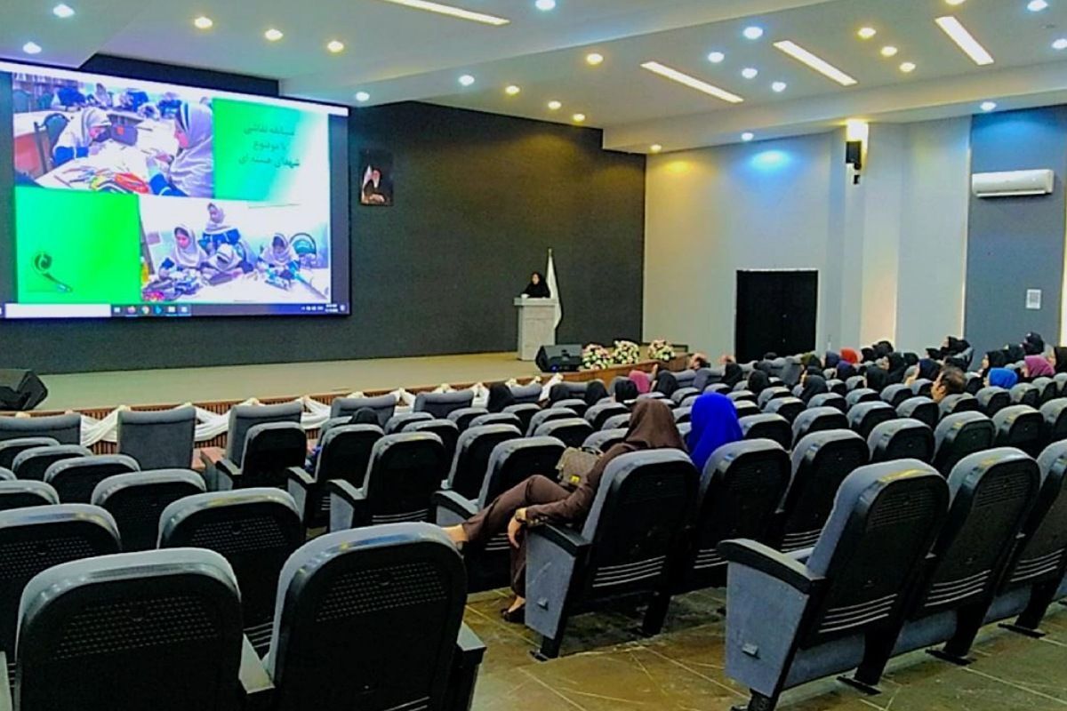  اولین نشست حضوری رابطین پژوهش و پژوهش‌سرا ها در اسلامشهر