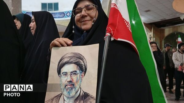  حضور مردم بروجن در یادبود روز دختران میناب