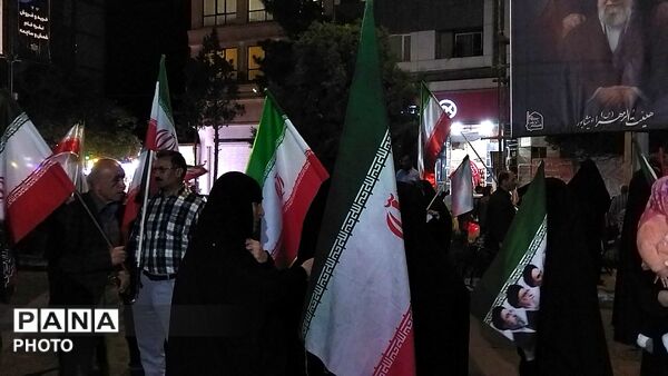 زمزمه های دعا در بلوار فضل نیشابور 