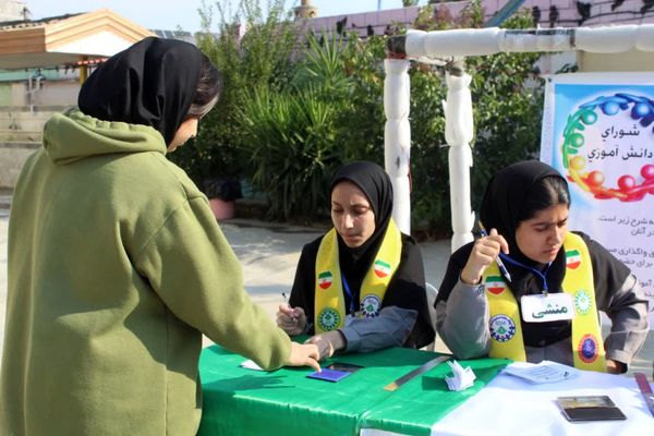 انتخابات شورای دانش‌آموزی در دبیرستان مائده گلوگاه