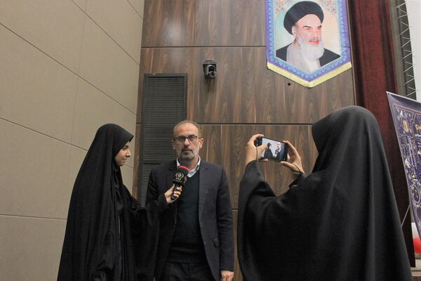 تقدیر از دانش‌آموزان و فرهنگیان برگزیده مسابقات قرآنی در استان قم