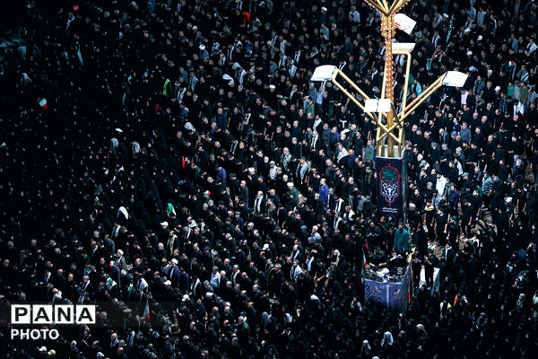 اقامه نماز بر پیکر مطهر رهبر شهید انقلاب در حرم مطهر رضوی-۲