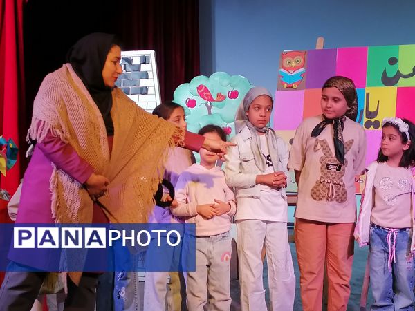 نمایش خاله سوسکه  در کانون پرورش فکری کودکان و نوجوانان 