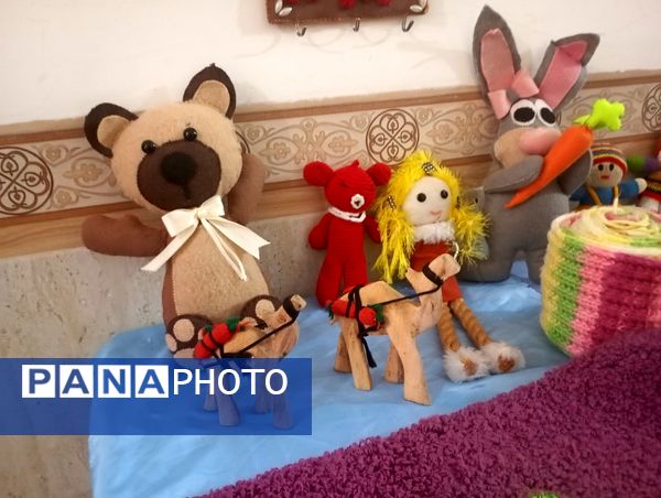 نمایشگاه هفته ماها در مدرسه فضیلت فاروج