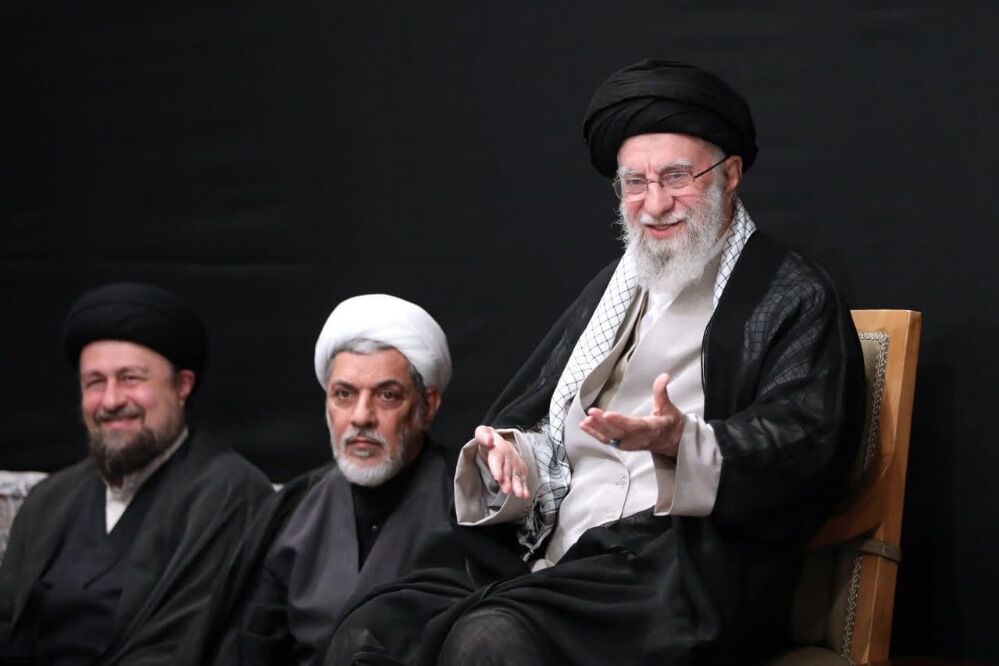 رهبر شهید چراغ راه ملت ایران است