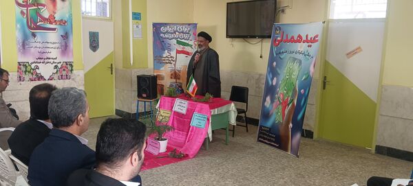 نواختن زنگ احسان و نیکوکاری در دبیرستان دوره اول دخترانه خدادای شهرستان نطنز 