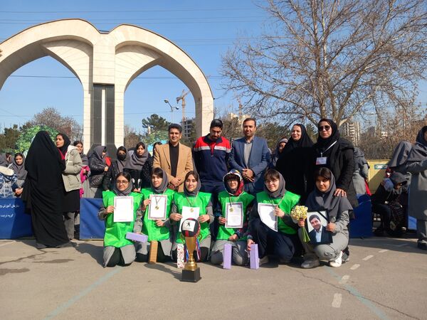 مسابقات بین مدرسه ای جام اقتدار ایران دردبیرستان دوره اول آرمینه مصلی نژاد ناحیه ۶