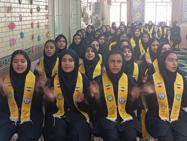  آیین باشکوه زنگ انقلاب در دبیرستان شهید بهشتی