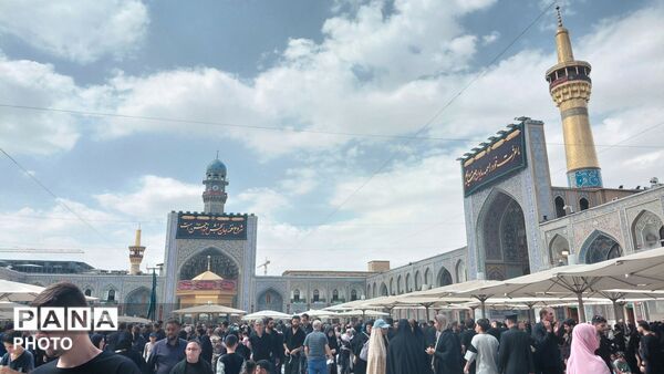 عزاداری گسترده زائران در صحن‌های حرم امام رضا (ع)