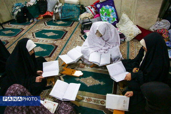 اعتکاف دانش‌آموزی در مسجد قائمیه
