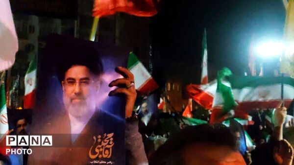 تشییع ۴ شهید ناو دنا در میدان جمهوری