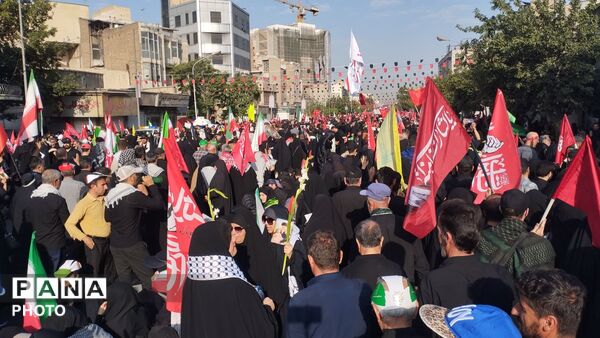حضور گسترده و حماسی مردم ایران در تشییع پیکر رهبر شهید انقلاب
