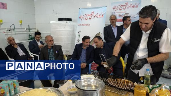 کارگاه طبخ آبزیان در دبیرستان میر فتح‌اله سید زنوزی شهر زنوز 