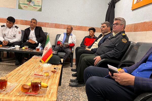 جلسه هماهنگی مانور زلزله در مدرسه شایستگان شهرستان قدس