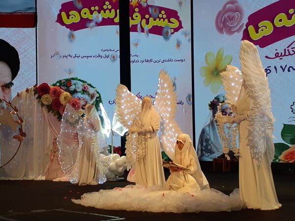 جشن تکلیف با شکوه ۲۰۰۰ نفره دانش‌آموزان کلاس سومی منطقه ۱۷