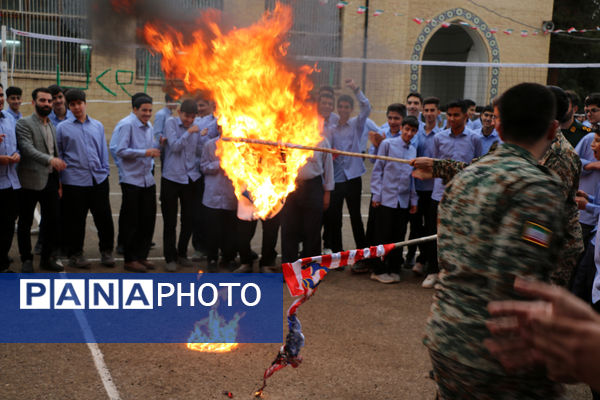 یادواره شهدای دبیرستان ماندگار امام صادق(ع) قم