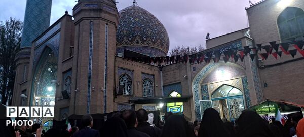 حضور مردم کرج در لحظه تحویل سال 1405