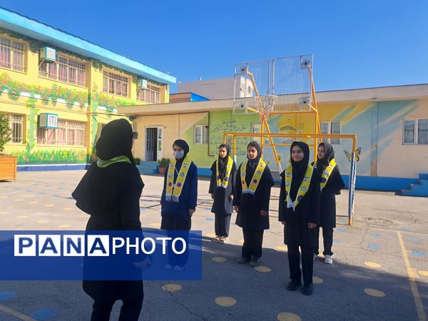 آموزش دوره پیشتازان در دبیرستان دخترانه علی افشار‌نژاد