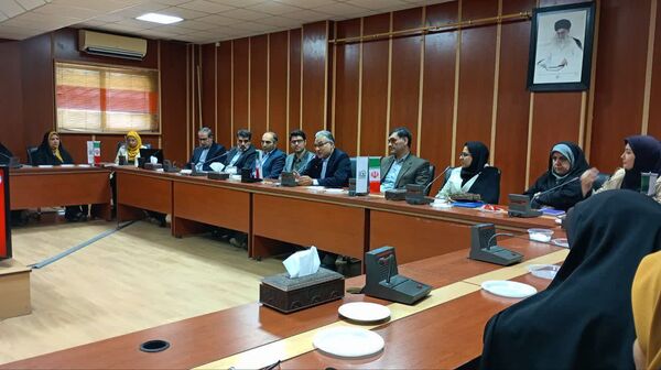 جلسه «هم مراقبتی، والدین آگاه، دختران همراه»