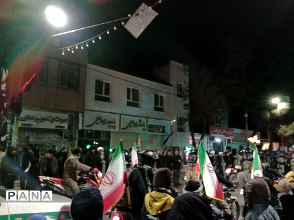 راهپیمایی شبانه در شهرستان باخرز
