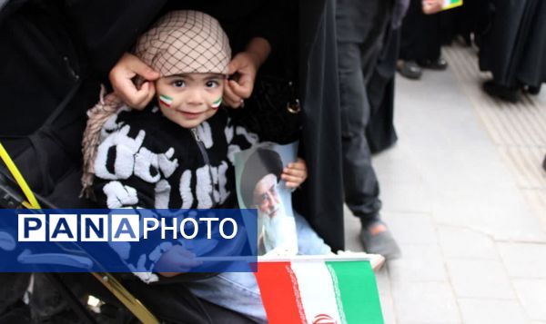 ۲۲ بهمن  صحنه حضور مردم؛ از کودکان پرشمار تا روایت‌های میانسالان