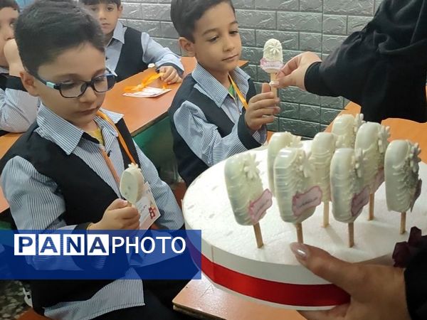 آیین جشن شکوفه‌ها در دبستان شاهد شهید بهنام محمدی ناحیه 2 کرج 