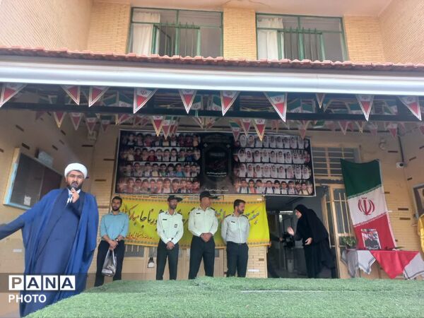 روایت امنیت از زبان پلیس؛ مهمانان ویژه در مدرسه ابوئی‌نژاد