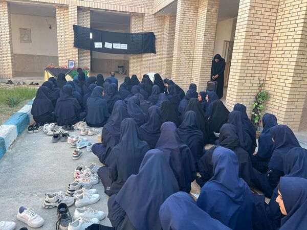 آغاز روز دانش‌آموزان رودخانه با قرائت زیارت عاشورا