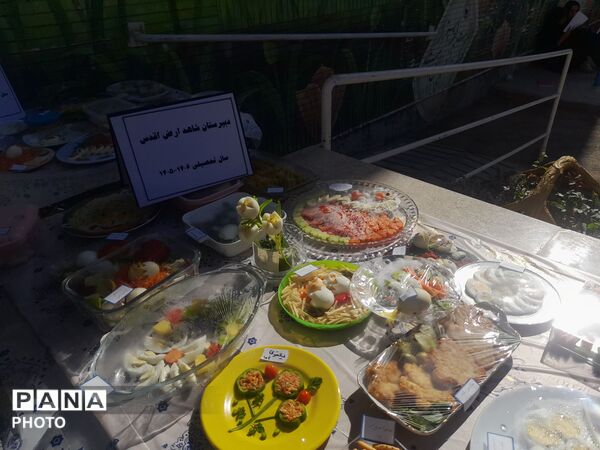 تغذیه سالم در مدرسه دخترانه شاهد ارض اقدس ناحیه ۳