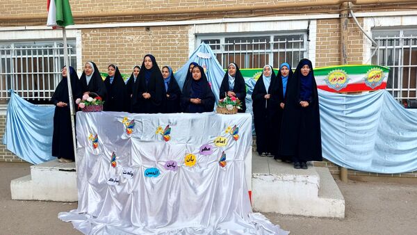  جشن نیمه شعبان و دهه فجر در دبیرستان مستوفی ۲ 